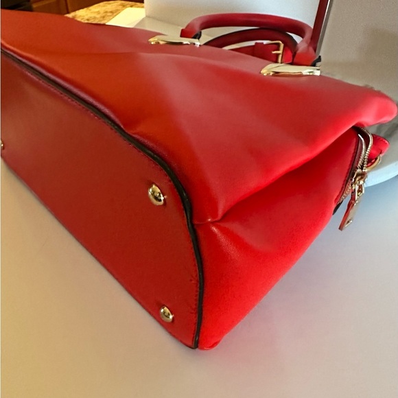 La Terra Vegan Leather Shoulder Medium Size Red Handbag Zipper and Snap Closure - Picture 9 of 16